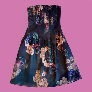 Brand: H&M / Dark green strapless floral corset dress.